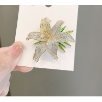 XSB210 - Gemstone Floral Saree Brooch